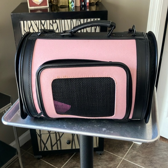 Pet carrier - Picture 1 of 5